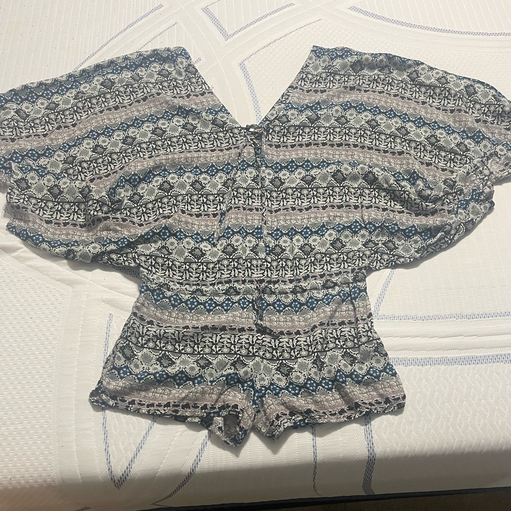 Batwing sleeve romper